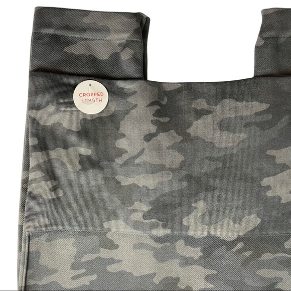 Spanx Cropped Look At Me Now Seamless Leggings in Sage Camo SZ Large - Picture 9 of 12